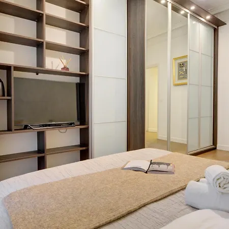 Bnbnook - Chic 3br - Champs-elysees & Eiffel Tower דירה פריז