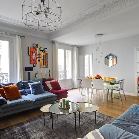 דירה Bnbnook - Chic 3br - Champs-elysees & Eiffel Tower פריז