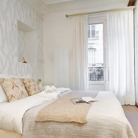 Bnbnook - Chic 3br - Champs-elysees & Eiffel Tower *