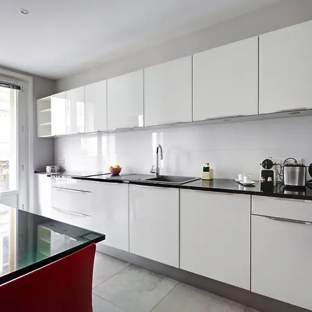 דירה Bnbnook - Chic 3br - Champs-elysees & Eiffel Tower פריז