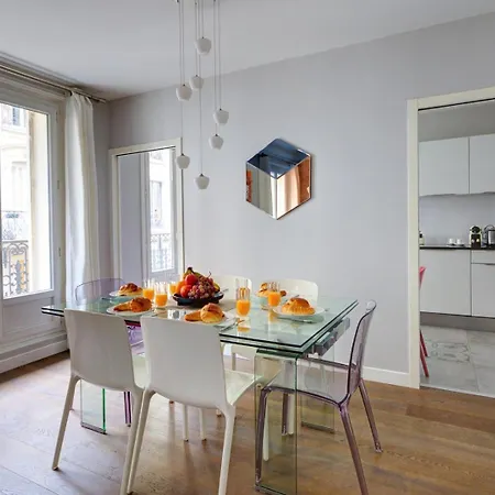 Bnbnook - Chic 3br - Champs-elysees & Eiffel Tower דירה פריז